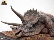 Jurassic Park statuette Maquette 1/8 Sick Triceratops 96 cm | ECC