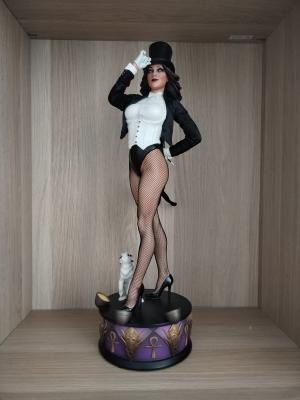 Zatanna Premium Format EXCLUSIVE EDITION Statuette | Sideshow