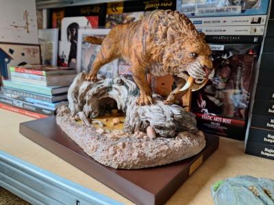 Statue Smilodon Fatalis – Paleontology World | Damtoys MUS003B