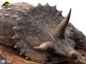 Jurassic Park statuette Maquette 1/8 Sick Triceratops 96 cm | ECC