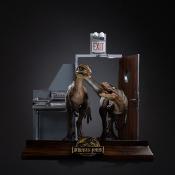 Jurassic Park statuette 1/10 Art Scale Raptors at the Kitchen's Door 28 cm | IRON STUDIOS