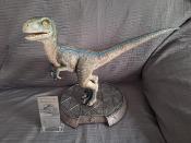 Jurassic World: Fallen Kingdom statuette Prime Collectibles 1/2 Baby Blue 34 cm | Prime 1 Studios