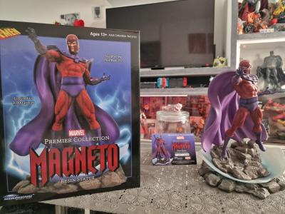 MAGNETO COMICS VERSION |DIAMOND SELECT