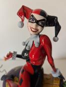 Harley Quinn and the Joker comics diorama statuette | Sideshow
