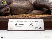 Jurassic Park statuette Maquette 1/8 Sick Triceratops 96 cm | ECC