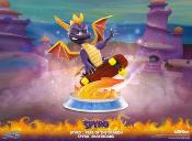 Spyro : Year of the Dragon statuette PVC Spyro Skateboard 34 cm | F4F