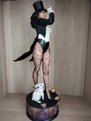 Zatanna Premium Format EXCLUSIVE EDITION Statuette | Sideshow