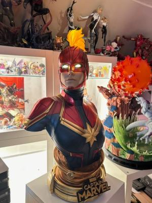 Captain Marvel BUST LIFE SIZE | Queen Studios Collectibles